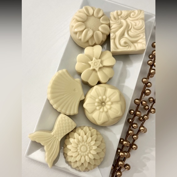 Like, heart, love and comment this to be notified when I go live - Picture 13 of 16